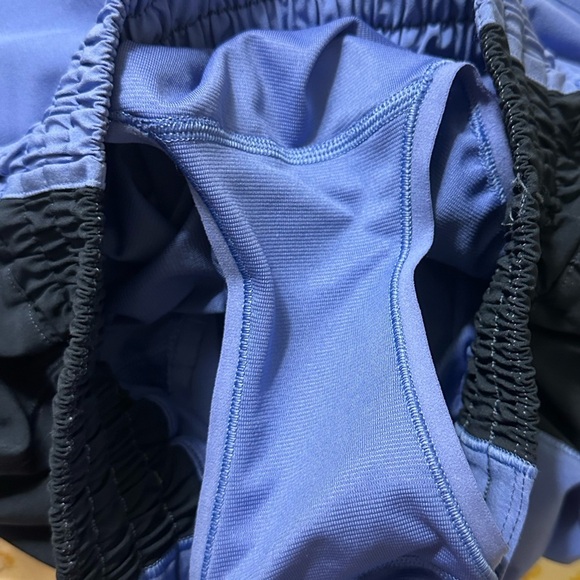 Lululemon Rare💕 Hotty Hot High-Rise Short 4" *Colour Block Size 2 - Picture 4 of 7